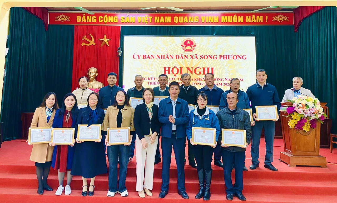 D:\Văn hóa - 2025\CNTT\OA zalo\T1\Tổng kết\z6226513463339_c3dc33d50159377617f6a2b003138413.jpg