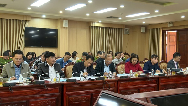 UBND huyện triển khai Quyết định thực hiện quy trình nội bộ giải quyết thủ tục hành chính lĩnh vực đất đai và Nghị quyết áp dụng biện pháp yêu cầu ngừng cung cấp dịch vụ điện, nước- Ảnh 1.