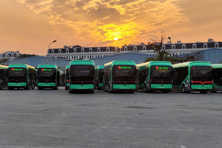 Nhiều tuyến buýt ở Hoàng Mai sẽ dùng xe điện từ 18.1.2025- Ảnh 1.