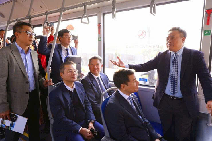 Nhiều tuyến buýt ở Hoàng Mai sẽ dùng xe điện từ 18.1.2025- Ảnh 3.