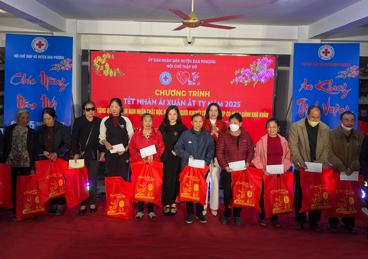 Hội Chữ thập đỏ huyện tổ chức Chương trình “ Tết nhân ái” Xuân Ất Tỵ năm 2025.- Ảnh 1.