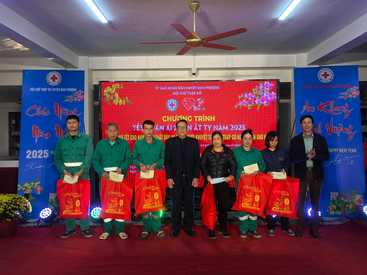 Hội Chữ thập đỏ huyện tổ chức Chương trình “ Tết nhân ái” Xuân Ất Tỵ năm 2025.- Ảnh 2.