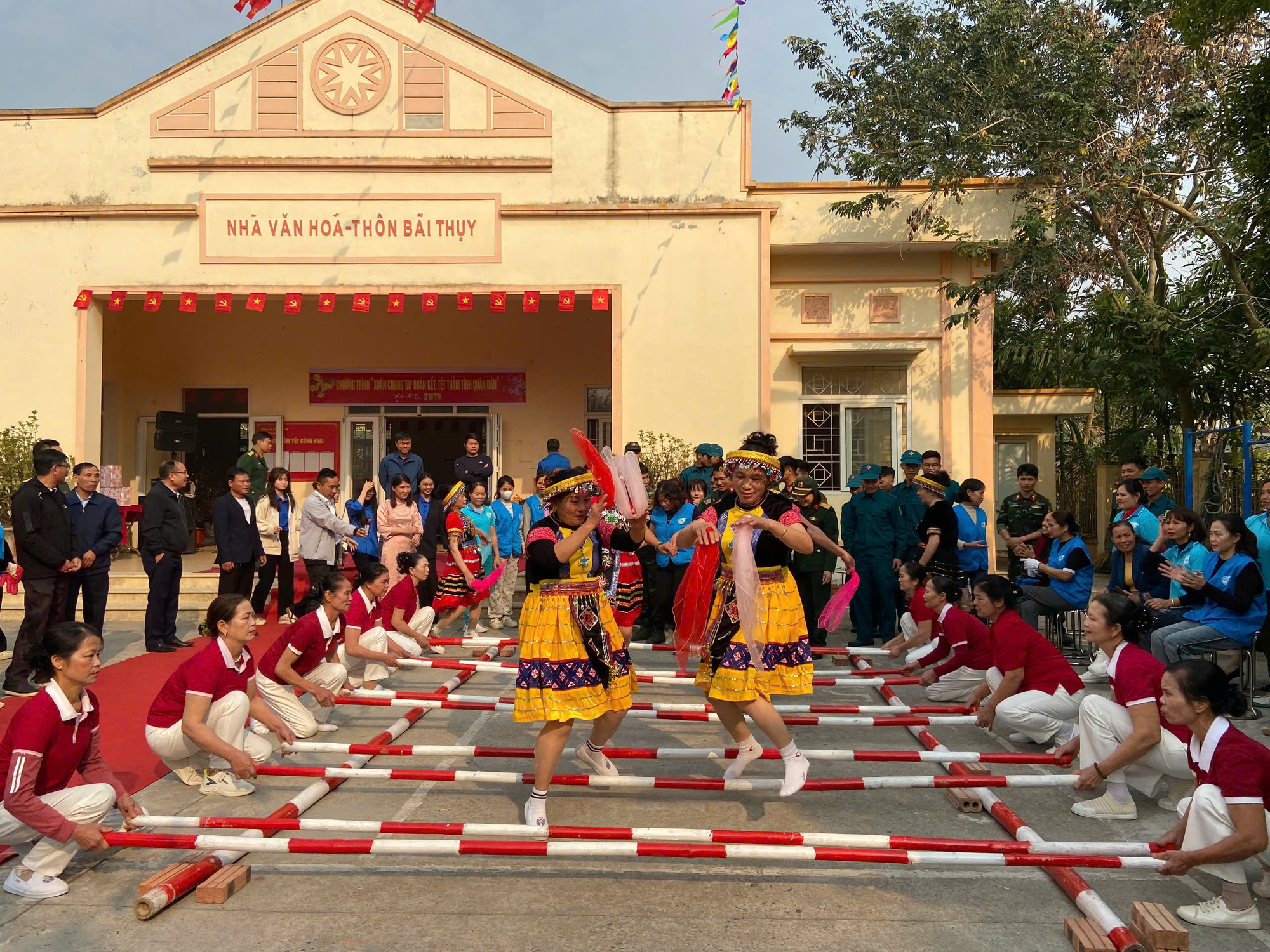 Chương trình “ Xuân chung tay đoàn kết- Tết thắm tình quân dân”- Ảnh 3.