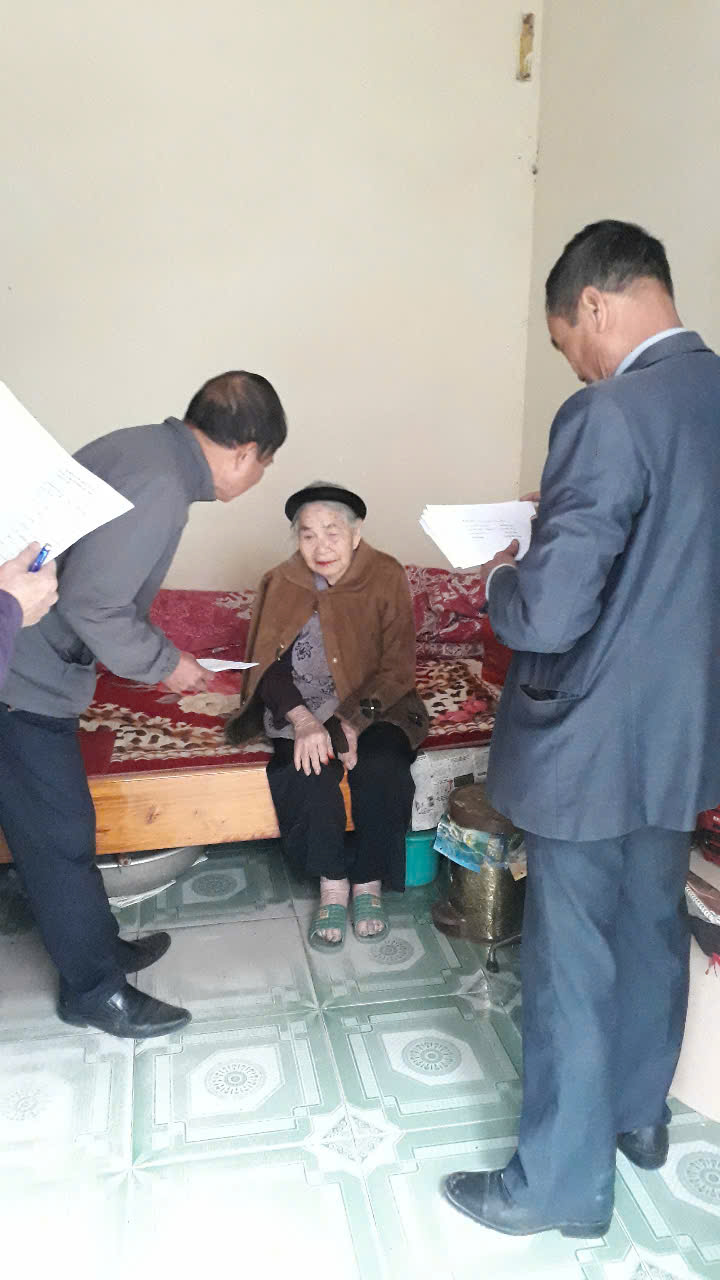 ĐẢNG ỦY – UBND – UBMTTQ XÃ THĂM, TẶNG QUÀ CÁC GIA ĐÌNH CHÍNH SÁCH, NGƯỜI CÓ CÔNG, THÂN NHÂN LIỆT SỸ….. TRÊN ĐỊA BÀN XÃ YÊN SỞ XUÂN ẤT TỴ 2025- Ảnh 5.