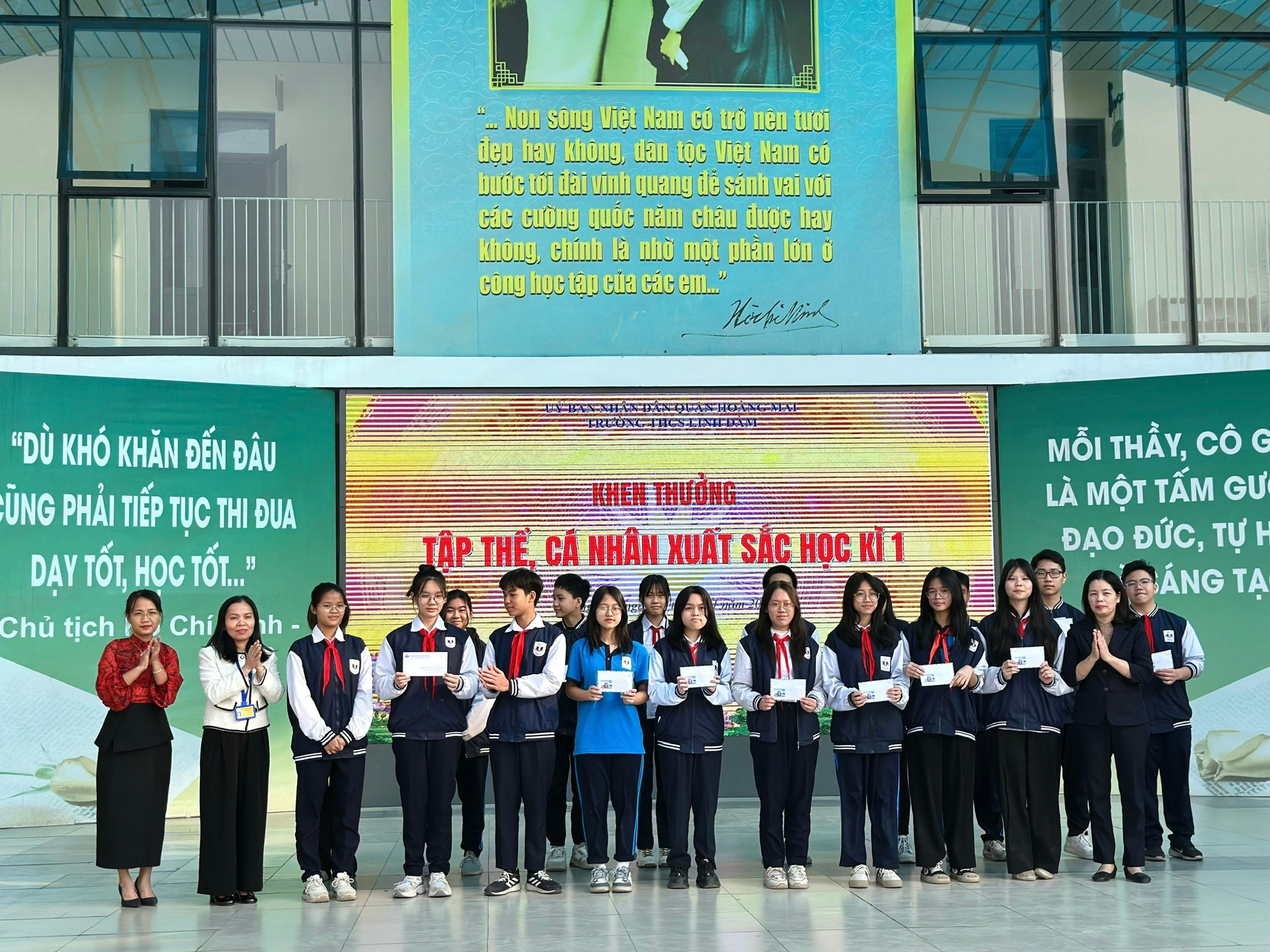 Trường THCS Linh Đàm rộn ràng sắc xuân Ất Tỵ-tự hào 95 năm ngày thành lập Đảng- Ảnh 1.