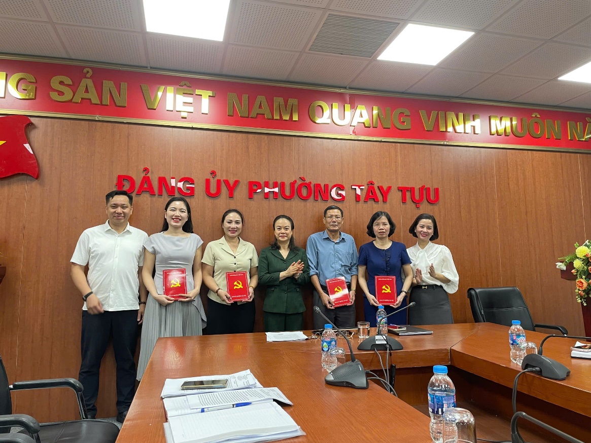 Thường trực Đảng ủy phường Tây Tựu tổ chức Hội nghị giao ban với MTTQ và các tổ chức chính trị - xã hội- Ảnh 1.