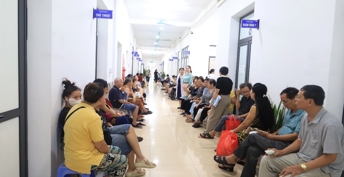 Khương Đình: Tổ chức khám sức khỏe cho người cao tuổi- Ảnh 2.