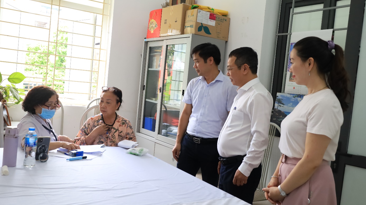 Khương Đình: Tổ chức khám sức khỏe cho người cao tuổi- Ảnh 4.