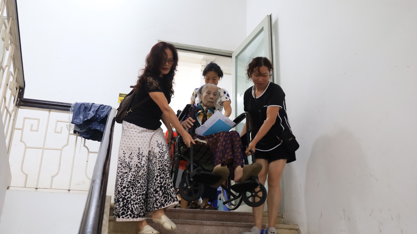 Khương Đình: Tổ chức khám sức khỏe cho người cao tuổi- Ảnh 7.