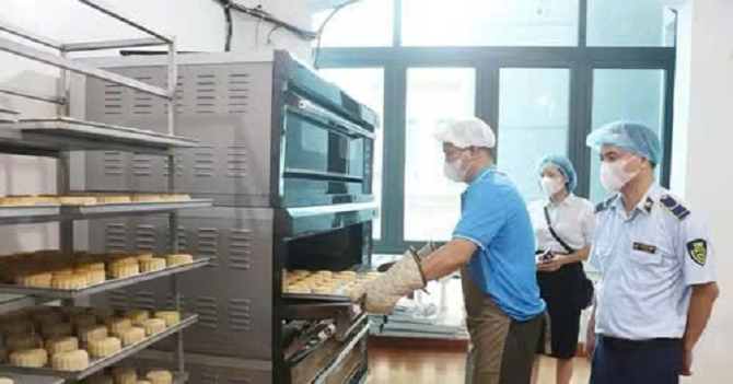 Hà Nội: Tập trung thực hiện hiệu quả công tác bảo đảm an toàn thực phẩm- Ảnh 1. Hà Nội: Tập trung thực hiện hiệu quả công tác bảo đảm an toàn thực phẩm- Ảnh 1.