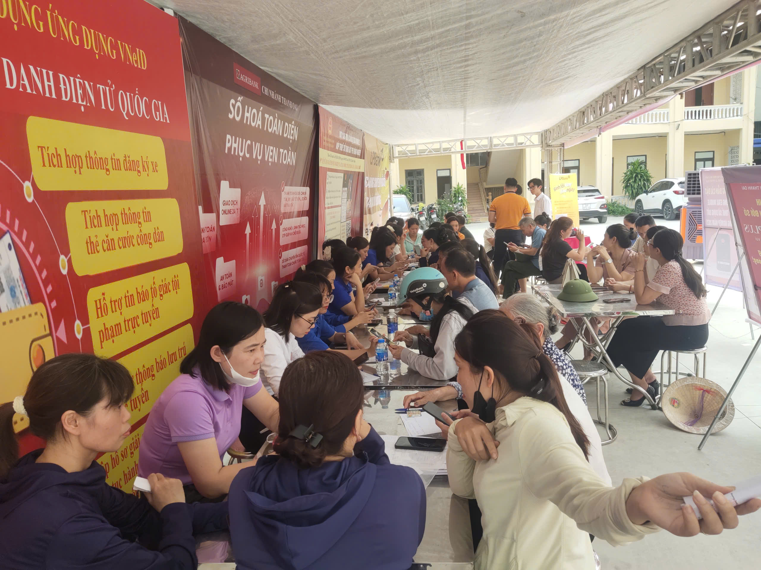 THÀNH CÔNG "NGÀY HỘI TOÀN DÂN HỌC TẬP SỐ VÀ NGÀY CHUYỂN ĐỔI SỐ QUỐC GIA" NĂM 2025- Ảnh 1.