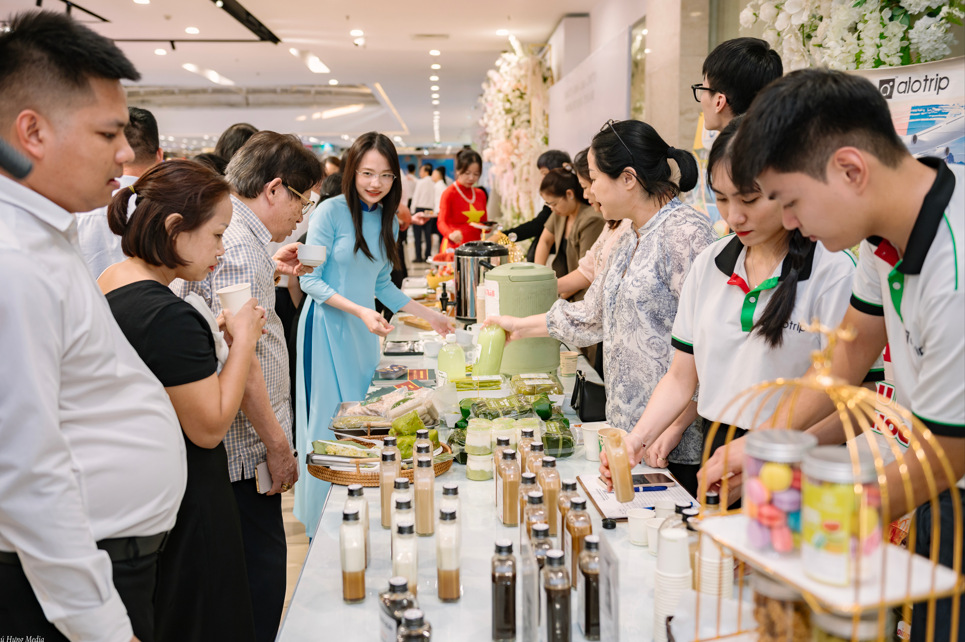 Phường Việt Hưng gặp mặt doanh nghiệp, hợp tác xã, hộ kinh doanh nhân kỷ niệm 21 năm Ngày Doanh nhân Việt Nam- Ảnh 2.