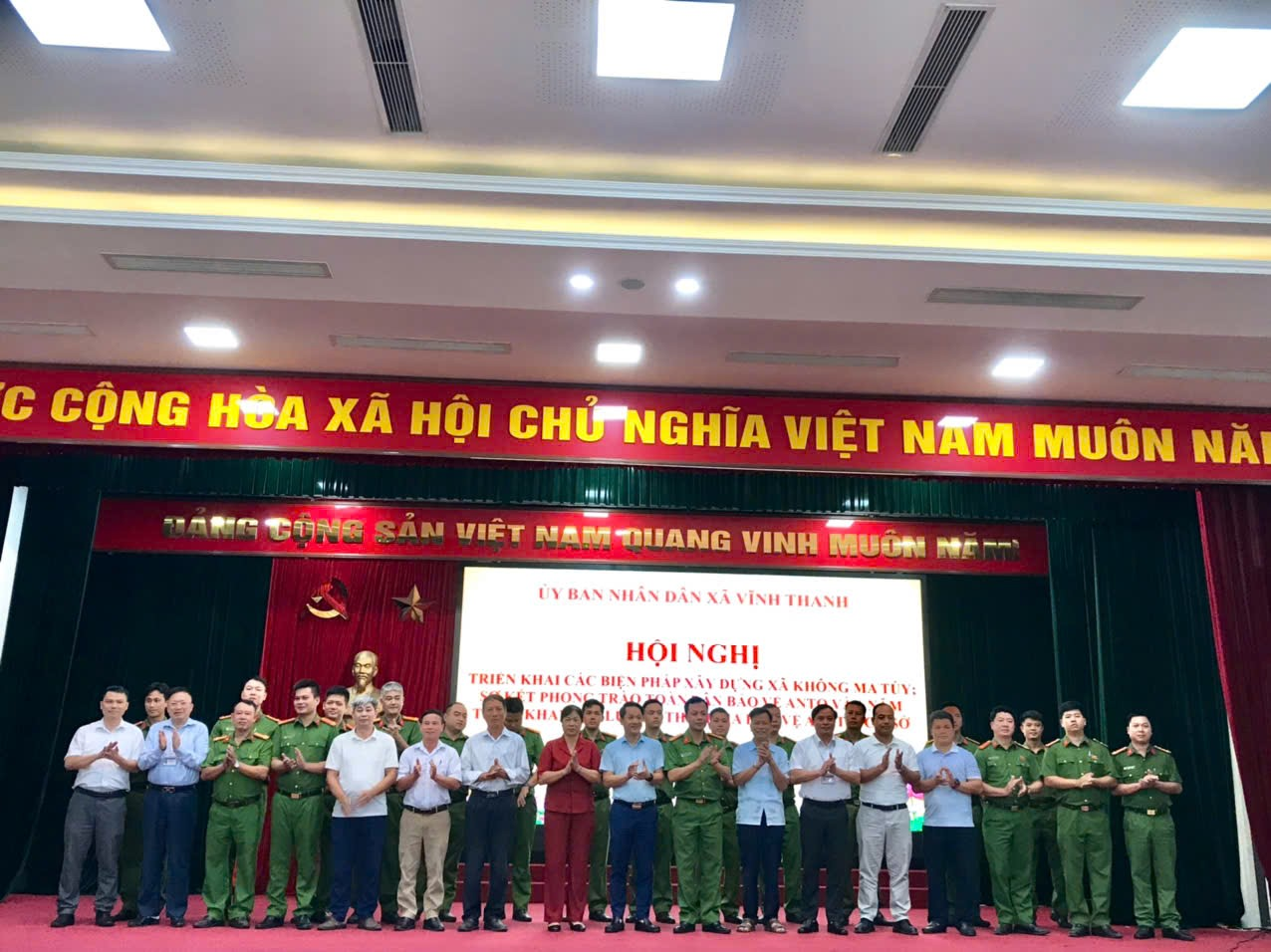 UBND xã Vĩnh Thanh tổ chức hội nghị triển khai các biện pháp xây dựng xã không ma túy; Sơ kết phong trào toàn dân bảo vệ an ninh Tổ Quốc và một năm triển khai lực lượng tham gia bảo vệ an ninh trật tự ở cơ sở.- Ảnh 4.
