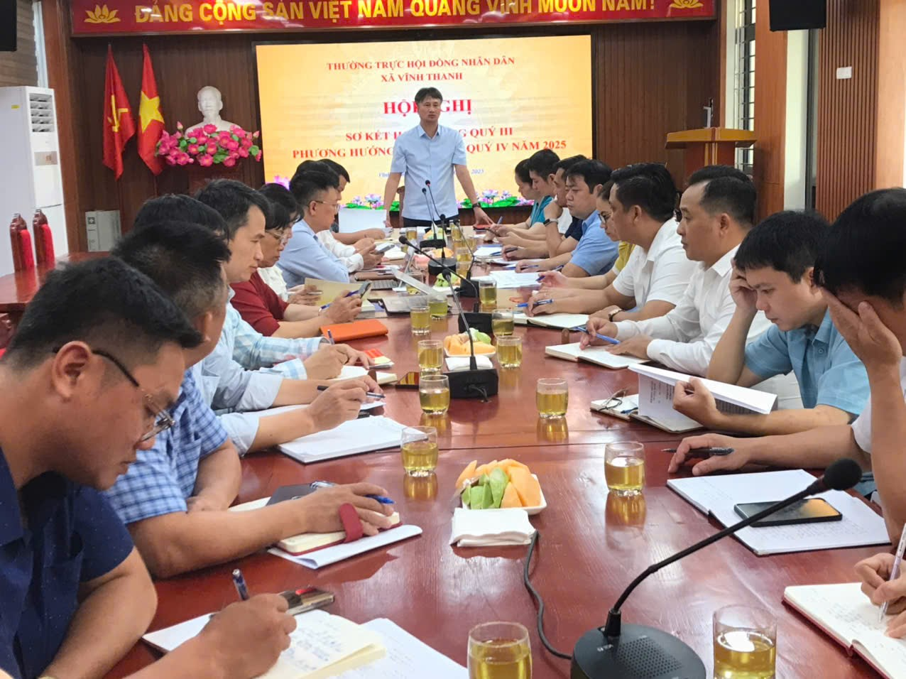Thường trực Hội đồng nhân dân xã Vĩnh Thanh tổ chức sơ kết hoạt động quý III và Triển khai phương hướng nhiệm vụ quý IV năm 2025- Ảnh 1.