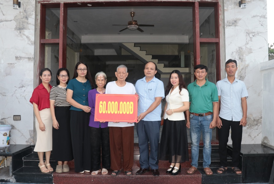 Xã Mỹ Đức bàn giao kinh phí hỗ trợ xây, sửa nhà ở cho người có công và thân nhân liệt sỹ- Ảnh 4.