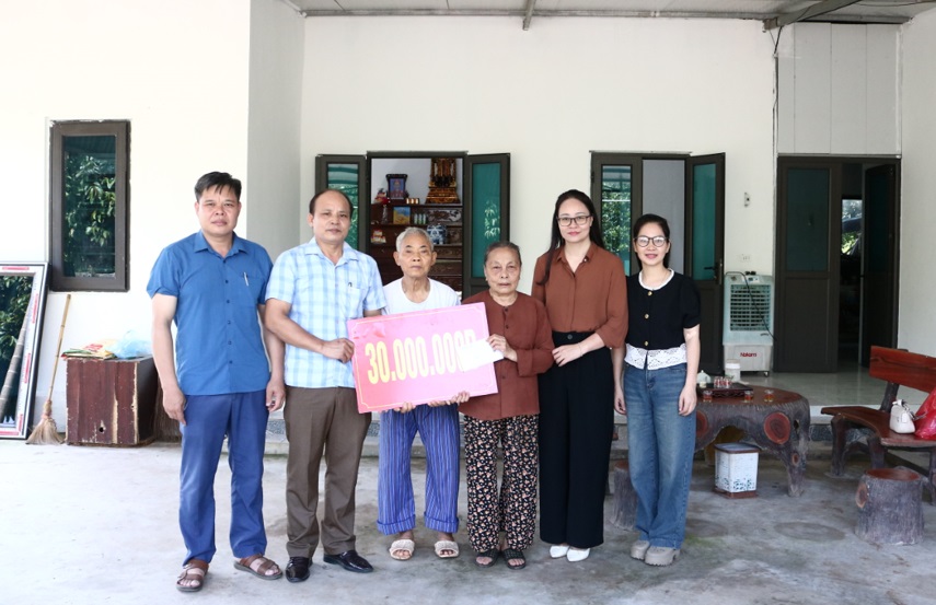Xã Mỹ Đức bàn giao kinh phí hỗ trợ xây, sửa nhà ở cho người có công và thân nhân liệt sỹ- Ảnh 6.