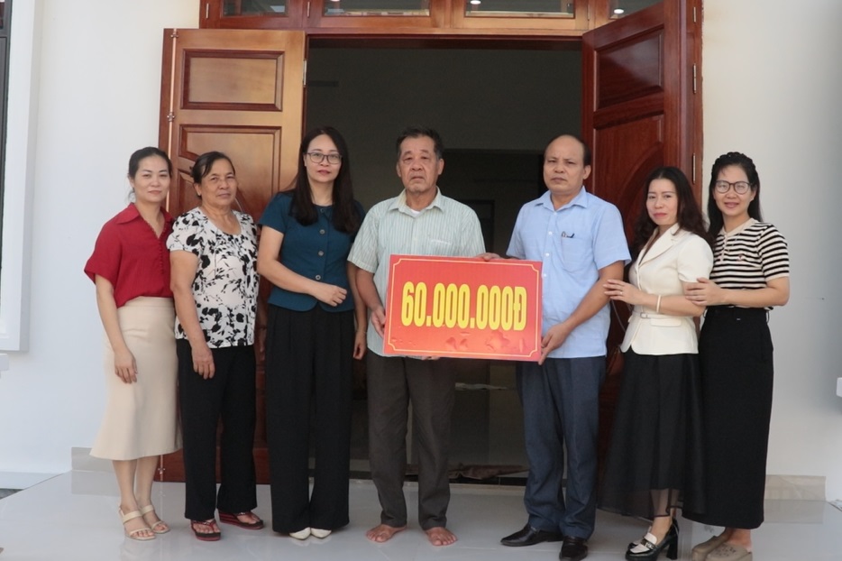 Xã Mỹ Đức bàn giao kinh phí hỗ trợ xây, sửa nhà ở cho người có công và thân nhân liệt sỹ- Ảnh 7.