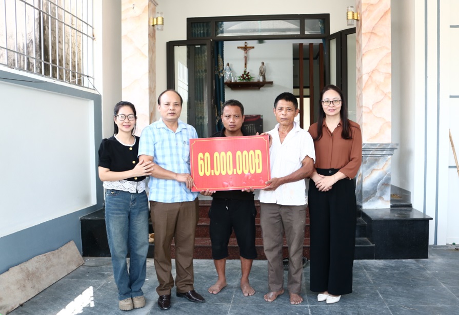 Xã Mỹ Đức bàn giao kinh phí hỗ trợ xây, sửa nhà ở cho người có công và thân nhân liệt sỹ- Ảnh 9.