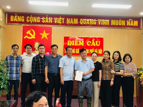 Xã Yên Lãng tổ chức hỗ trợ đồng bào các xã Đa Phúc và Trung Giã khắc phục hậu quả bão lũ năm 2025- Ảnh 1.