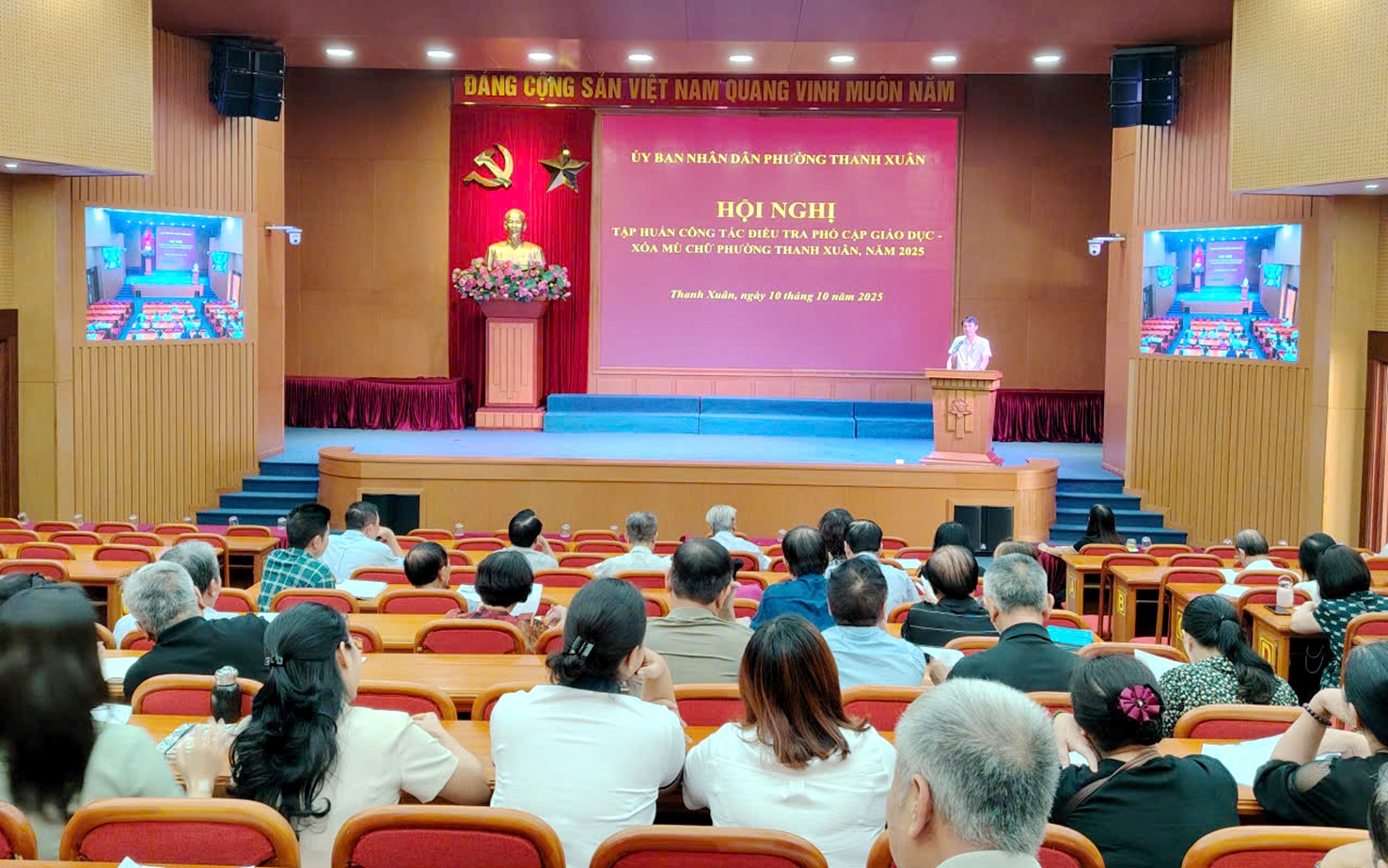 Đồng chí Nguyễn Hoàng Điệp - Trưởng phòng Văn hóa - Xã hội phường đã triển khai Kế hoạch điều tra phổ cập giáo dục năm 2025