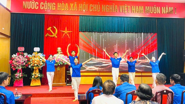 Phường Hai Bà Trưng tổ chức thành công Hội nghị tổng kết Chiến dịch Thanh niên Tình nguyện Hè 2025 và Kỷ niệm 69 năm Ngày Truyền thống Hội Liên hiệp Thanh niên Việt Nam- Ảnh 6.