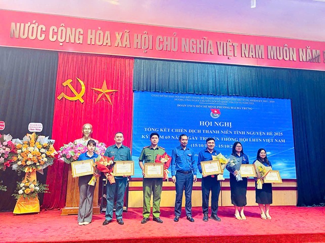 Phường Hai Bà Trưng tổ chức thành công Hội nghị tổng kết Chiến dịch Thanh niên Tình nguyện Hè 2025 và Kỷ niệm 69 năm Ngày Truyền thống Hội Liên hiệp Thanh niên Việt Nam- Ảnh 3.