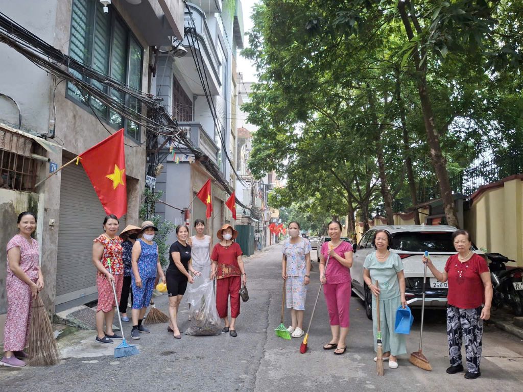 Chùm ảnh: phường Phương Liệt duy trì ra quân tổng vệ sinh môi trường vào sáng thứ Bảy hàng tuần chào mừng Đại hội đại biểu Đảng bộ thành phố Hà Nội lần thứ XVIII- Ảnh 1.