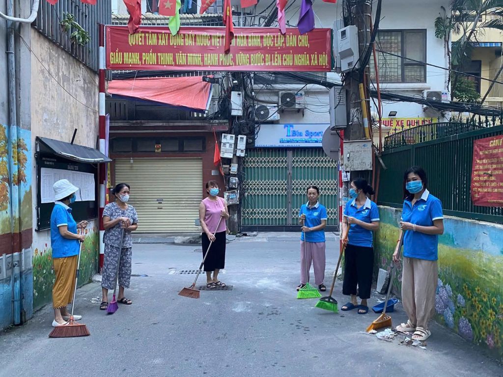 Chùm ảnh: phường Phương Liệt duy trì ra quân tổng vệ sinh môi trường vào sáng thứ Bảy hàng tuần chào mừng Đại hội đại biểu Đảng bộ thành phố Hà Nội lần thứ XVIII- Ảnh 2.