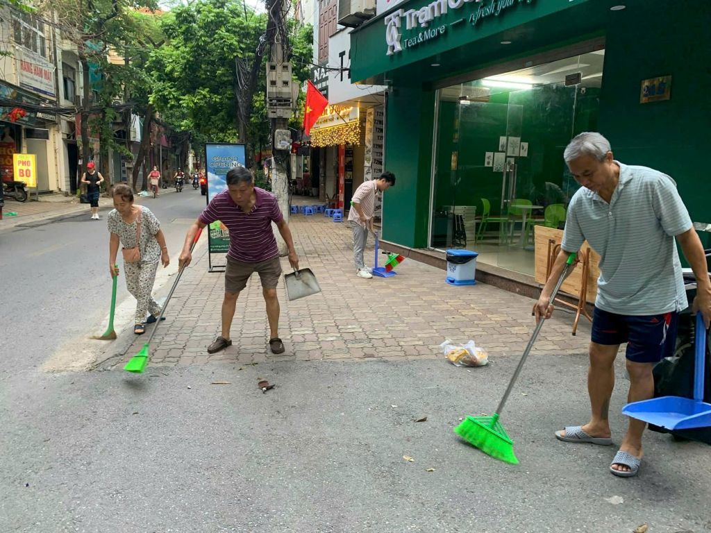 Chùm ảnh: phường Phương Liệt duy trì ra quân tổng vệ sinh môi trường vào sáng thứ Bảy hàng tuần chào mừng Đại hội đại biểu Đảng bộ thành phố Hà Nội lần thứ XVIII- Ảnh 3.