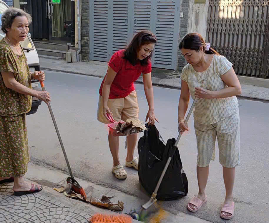 Chùm ảnh: phường Phương Liệt duy trì ra quân tổng vệ sinh môi trường vào sáng thứ Bảy hàng tuần chào mừng Đại hội đại biểu Đảng bộ thành phố Hà Nội lần thứ XVIII- Ảnh 7.