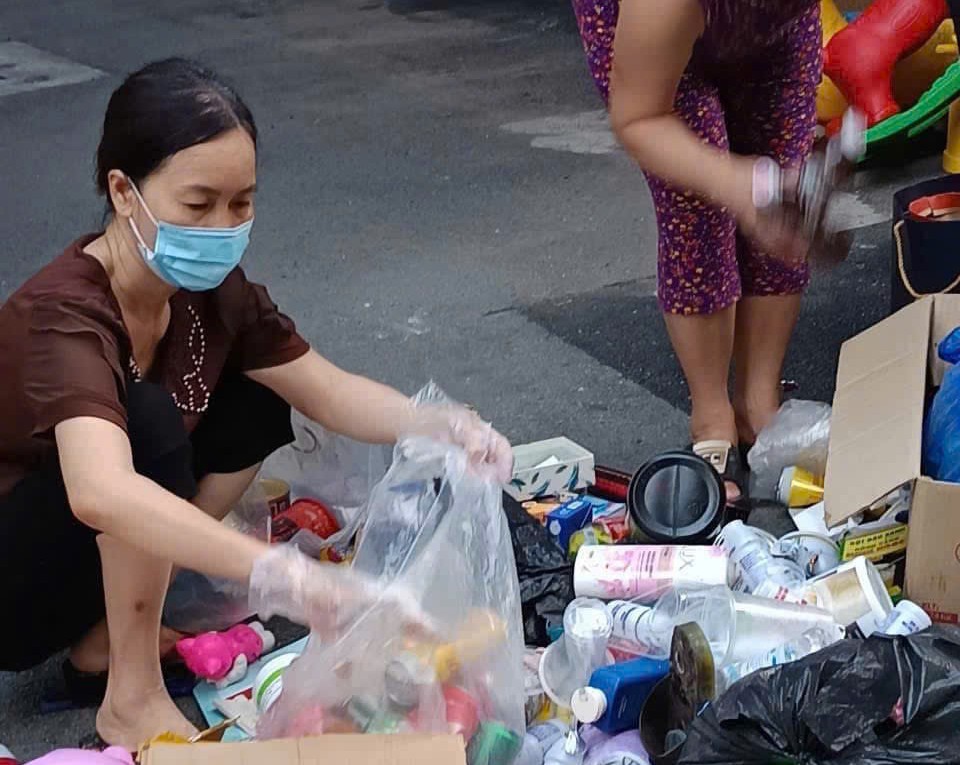 Chùm ảnh: phường Phương Liệt duy trì ra quân tổng vệ sinh môi trường vào sáng thứ Bảy hàng tuần chào mừng Đại hội đại biểu Đảng bộ thành phố Hà Nội lần thứ XVIII- Ảnh 8.