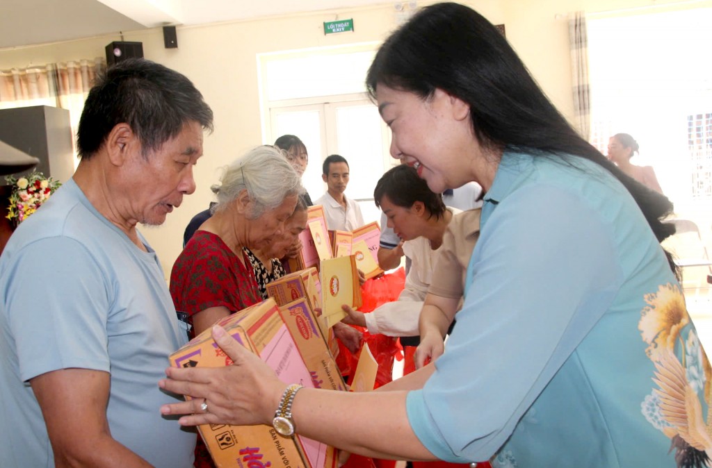 Mệnh lệnh từ trái tim, cán bộ Mặt trận không để dân thiếu đói- Ảnh 4.