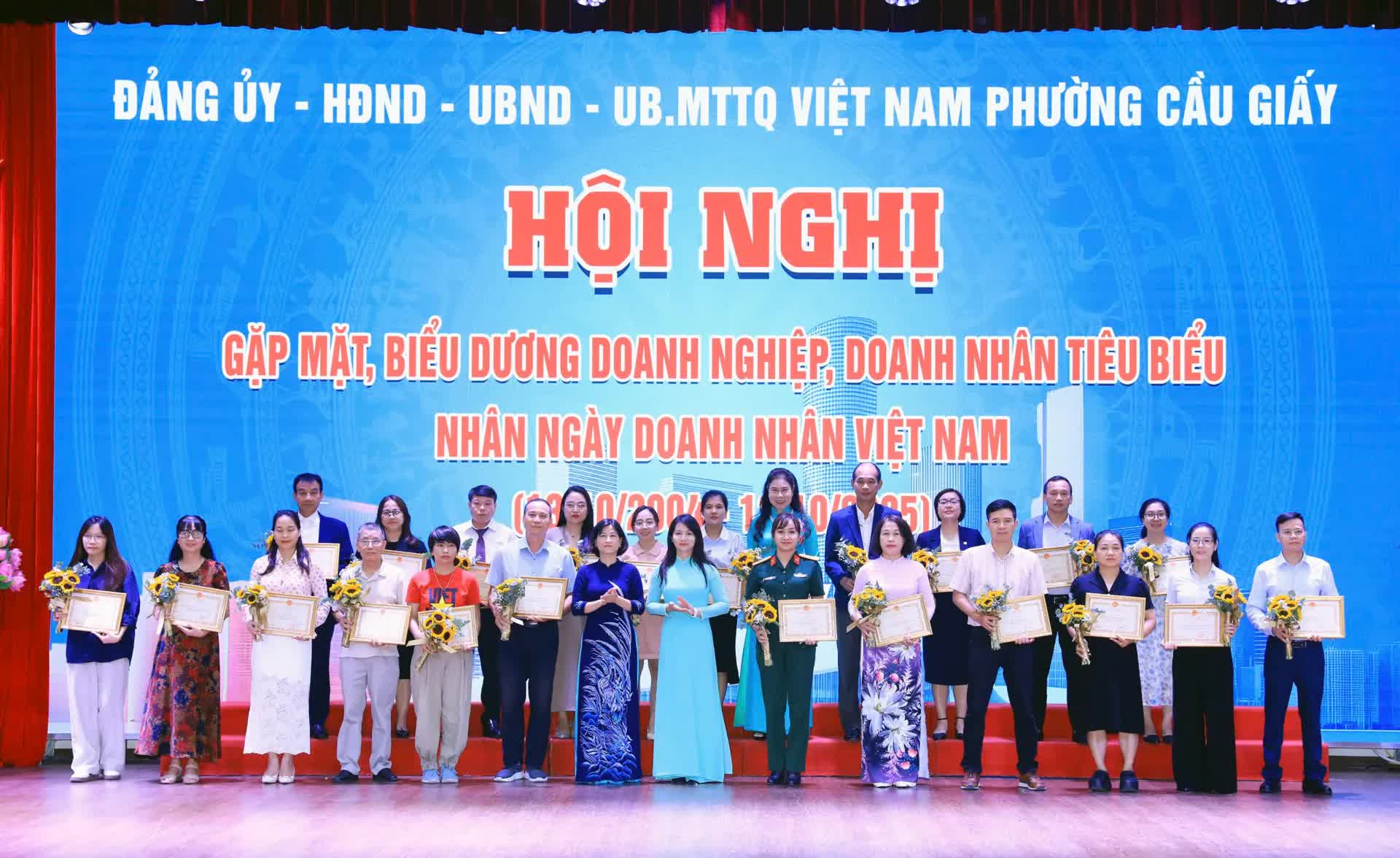 Phó Chủ tịch UBND TP Hà Nội Trương Việt Dũng gặp mặt doanh nghiệp phường Cầu Giấy- Ảnh 6.