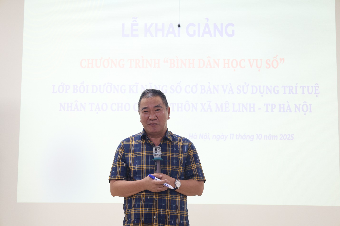 Mê Linh khai giảng lớp bồi dưỡng "Bình dân học vụ số": Đưa Trí tuệ nhân tạo AI và kỹ năng số tới từng cán bộ cơ sở- Ảnh 2.