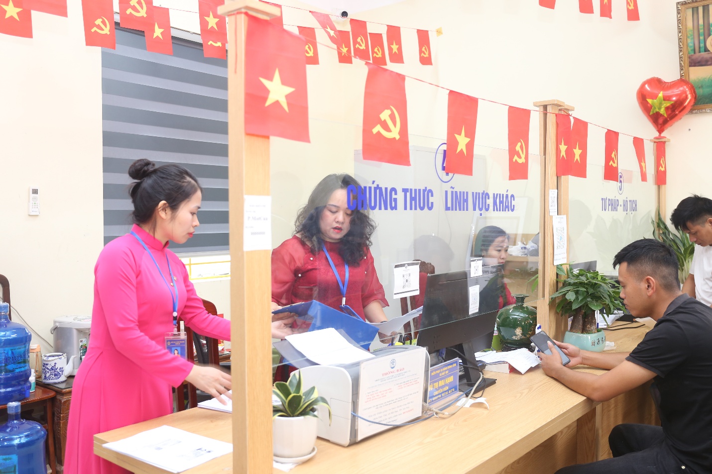 A group of people at a desk  Description automatically generated