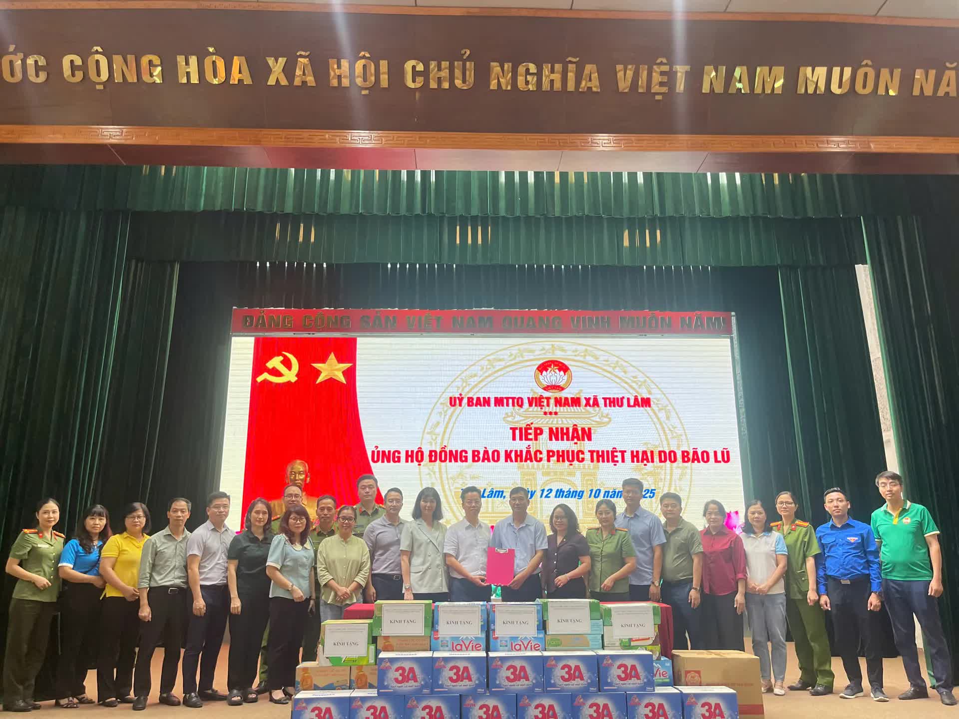 Phường Cửa Nam: trao quà hỗ trợ người dân bị ảnh hưởng mưa lũ- Ảnh 3.