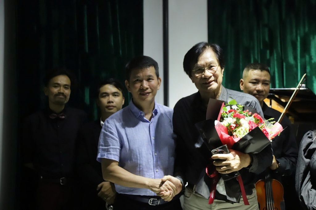 Nhạc sĩ Dương Thụ đưa âm nhạc thính phòng trình diễn tại biệt thự cổ số 49 Trần Hưng Đạo- Ảnh 2.