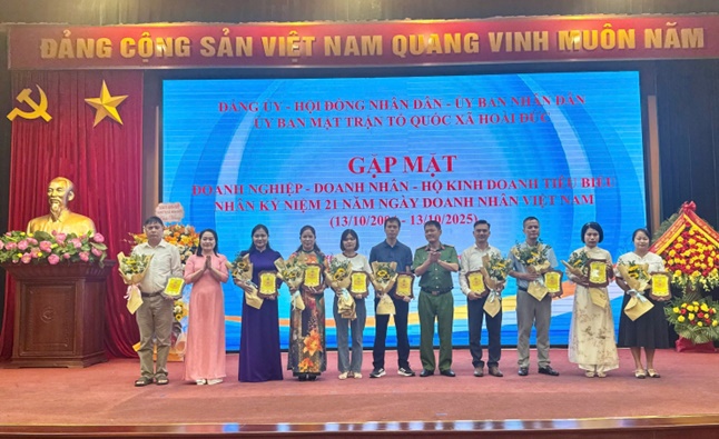 Hoài Đức tổ chức Hội nghị gặp mặt doanh nghiệp, doanh nhân, hộ kinh doanh tiêu biểu nhân kỷ niệm 21 năm ngày Doanh nhân Việt Nam (13/10/2004 – 13/10/2025)- Ảnh 11.