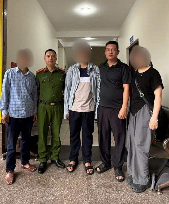 Công an phường Kim Liên giải cứu nam sinh bị “bắt cóc online”- Ảnh 1.
