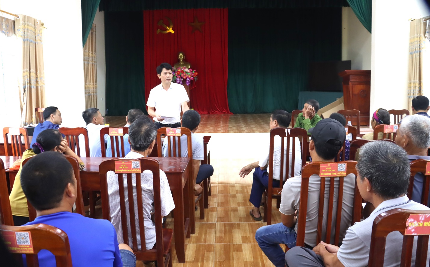 Hội nghị niêm yết công khai các thông báo thu hồi đất phục vụ dự án cải tạo, nâng cấp đường liên xã- Ảnh 1.