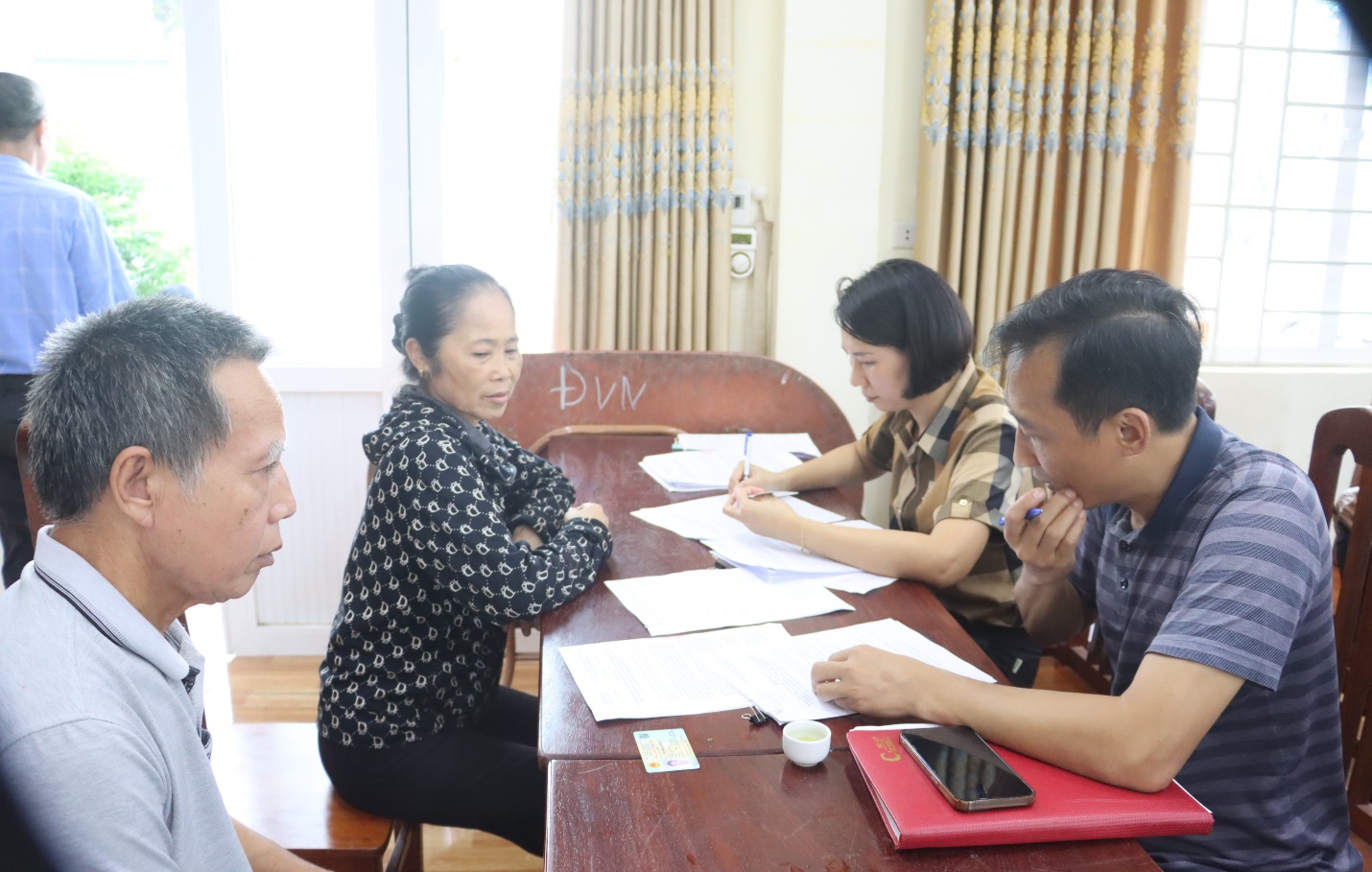 Hội nghị niêm yết công khai các thông báo thu hồi đất phục vụ dự án cải tạo, nâng cấp đường liên xã- Ảnh 2.