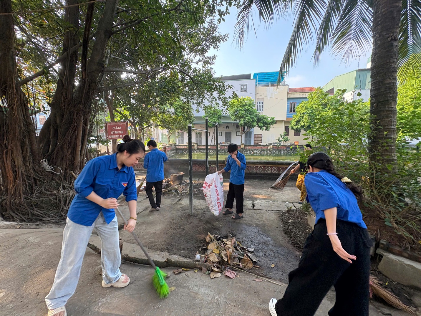 Cán bộ, hội viên, đoàn viên và nhân dân phường Kiến Hưng hưởng ứng "Ngày cuối tuần xanh"- Ảnh 3.