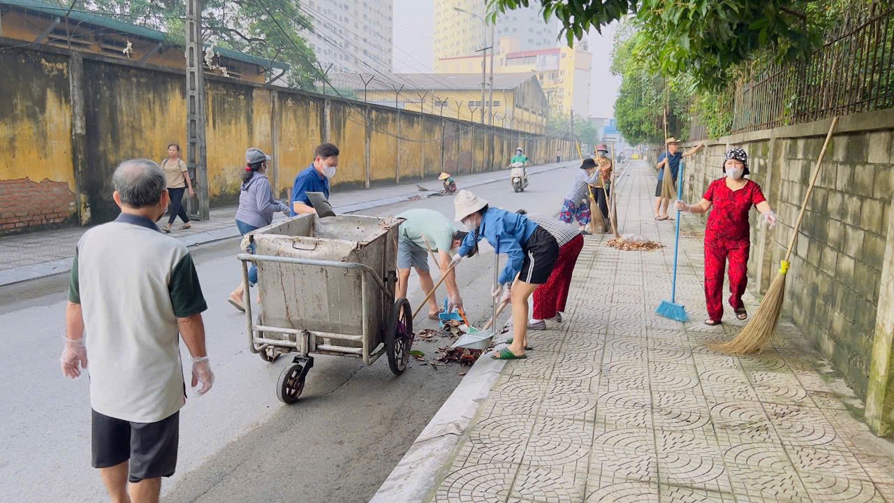 Cán bộ, hội viên, đoàn viên và nhân dân phường Kiến Hưng hưởng ứng "Ngày cuối tuần xanh"- Ảnh 4.