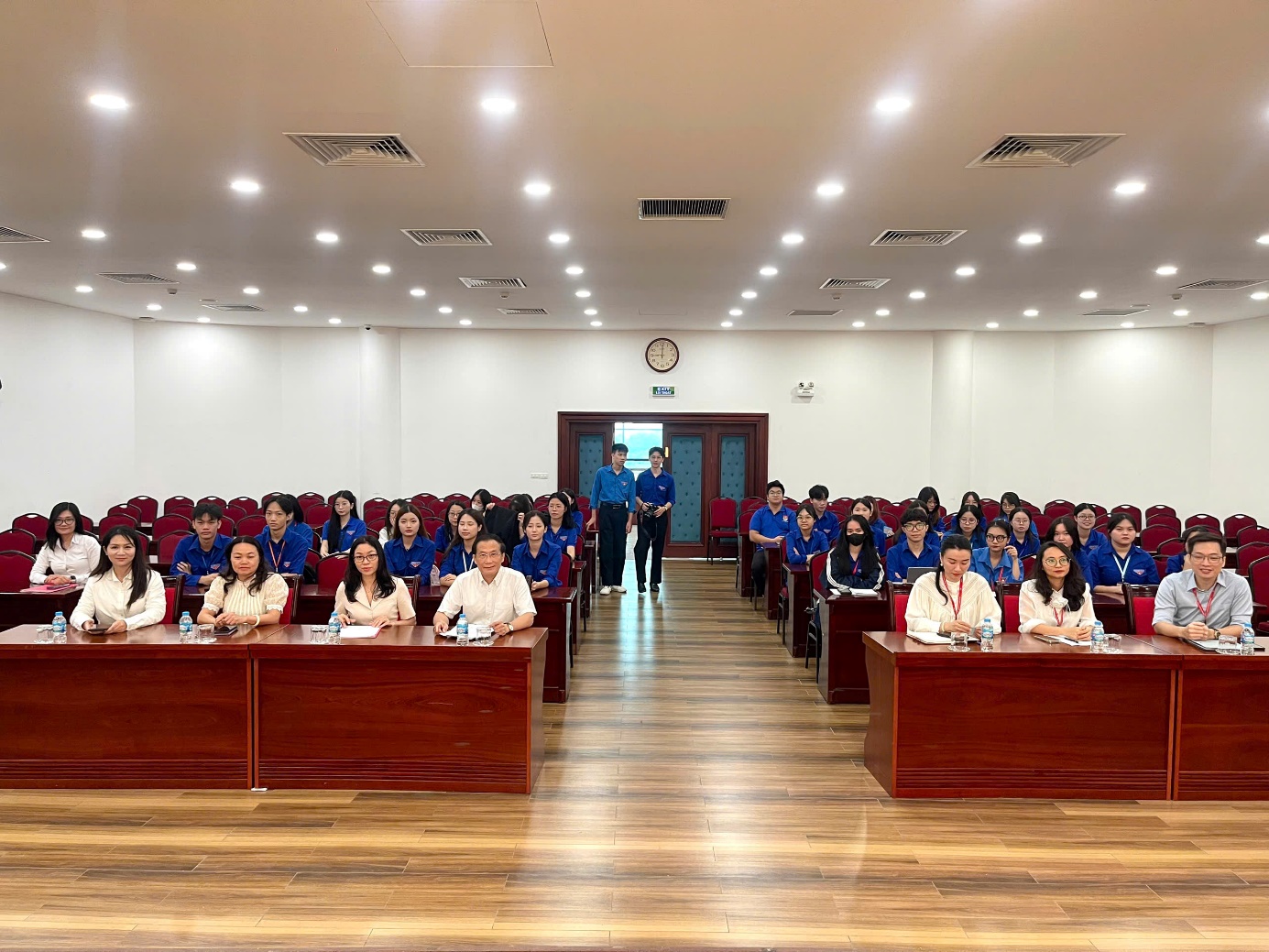 Hội nghị tiếp nhận sinh viên Học viện Báo chí và Tuyên truyền kiến tập tại phường Cầu Giấy- Ảnh 1.