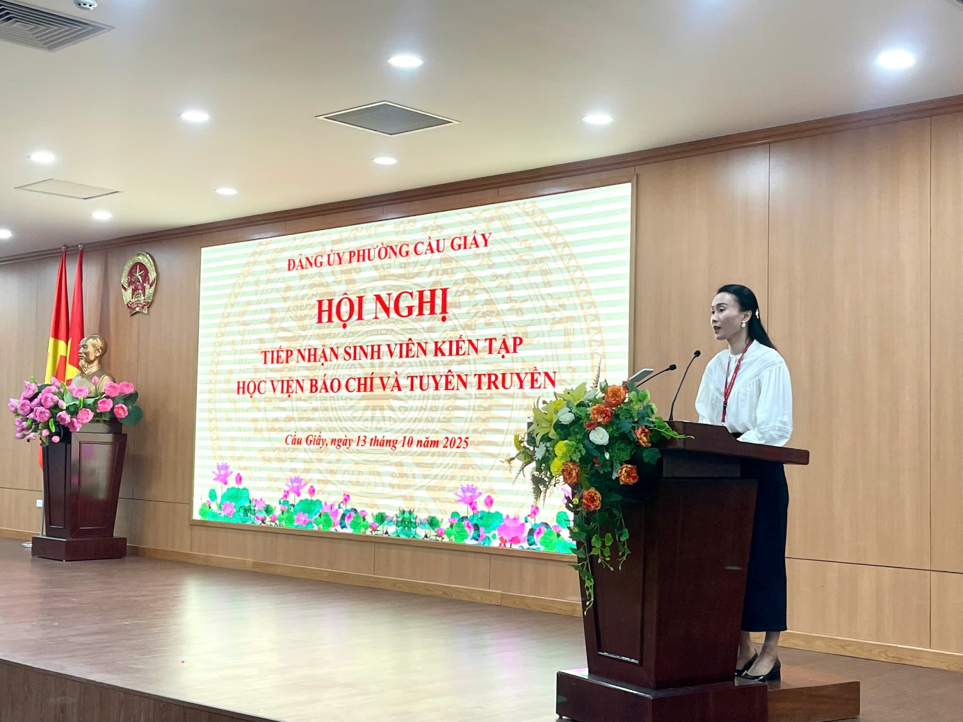 Hội nghị tiếp nhận sinh viên Học viện Báo chí và Tuyên truyền kiến tập tại phường Cầu Giấy- Ảnh 2.