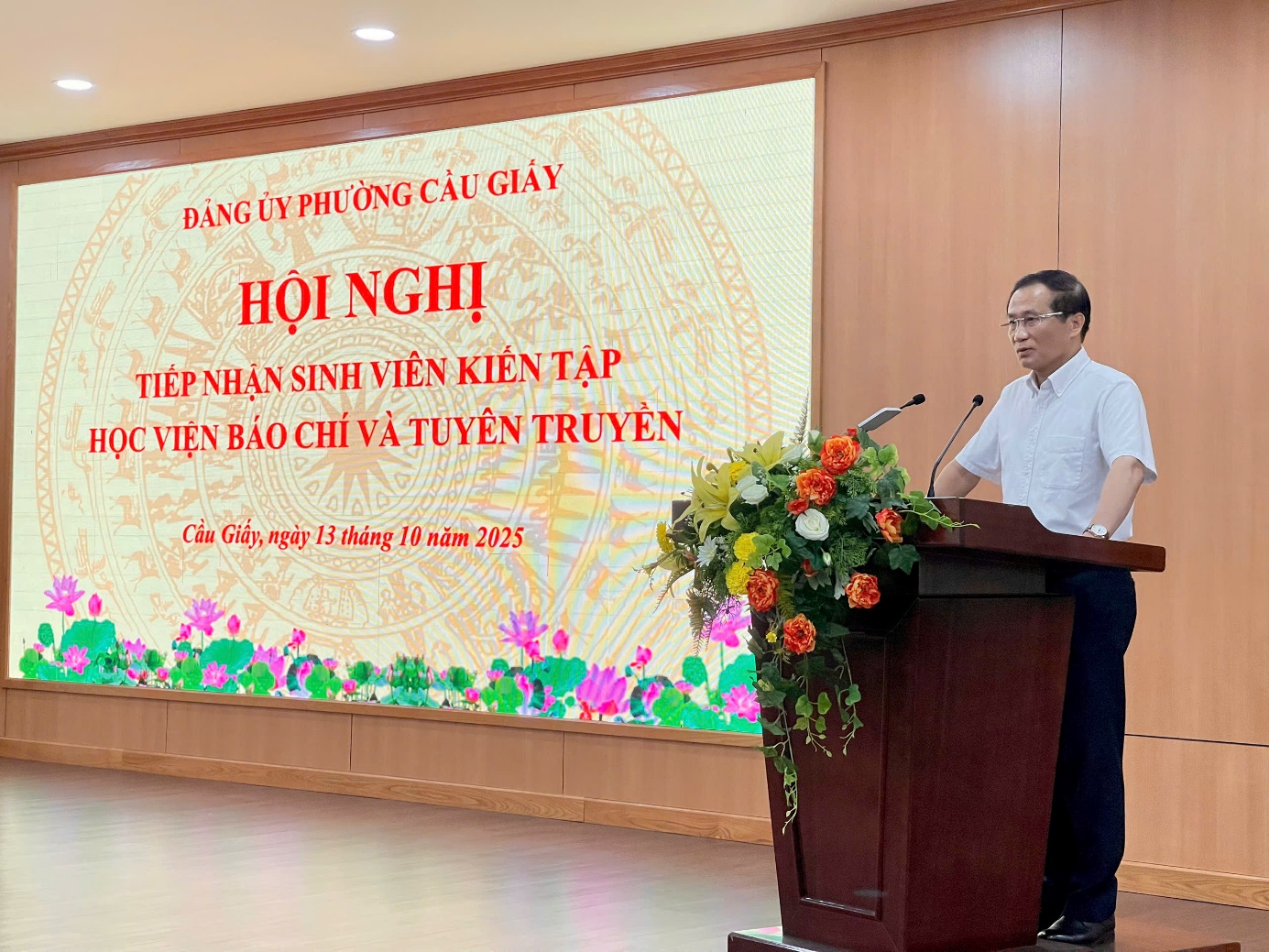 Hội nghị tiếp nhận sinh viên Học viện Báo chí và Tuyên truyền kiến tập tại phường Cầu Giấy- Ảnh 3.