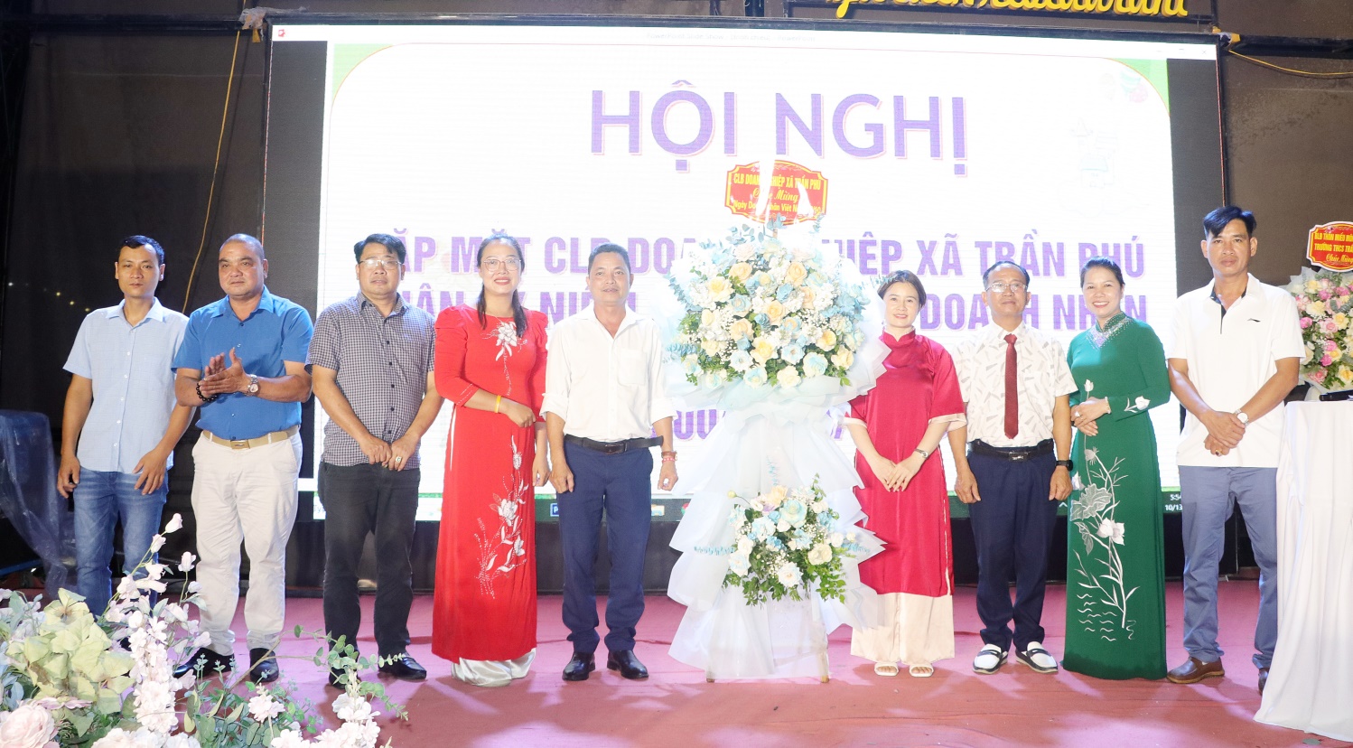 Câu lạc bộ doanh nghiệp xã Trần Phú tổ chức Hội nghị gặp mặt nhân kỷ niệm 21 năm Ngày doanh nhân Việt Nam- Ảnh 3.