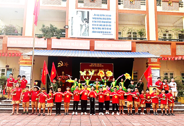 Trường Tiểu học Hoàng Văn Thụ: Sinh hoạt dưới cờ chào mừng 71 năm Ngày Giải phóng Thủ đô (10/10/1954 - 10/10/2025)- Ảnh 1.