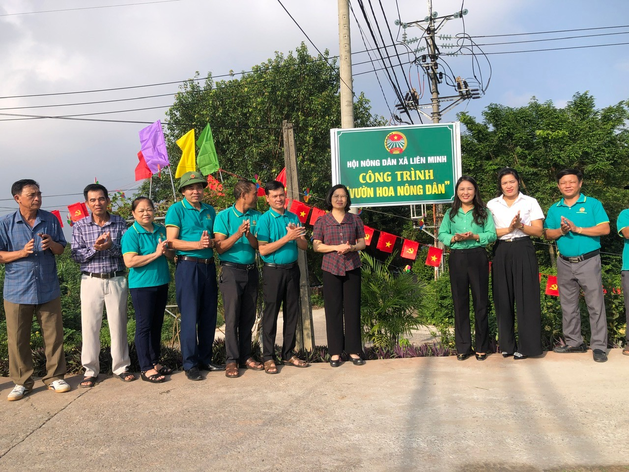 Gắn biển các công trình Chào mừng kỷ niệm 95 năm Ngày thành lập Hội Nông dân Việt Nam (14/10/1930- 14/10/2025)- Ảnh 2.