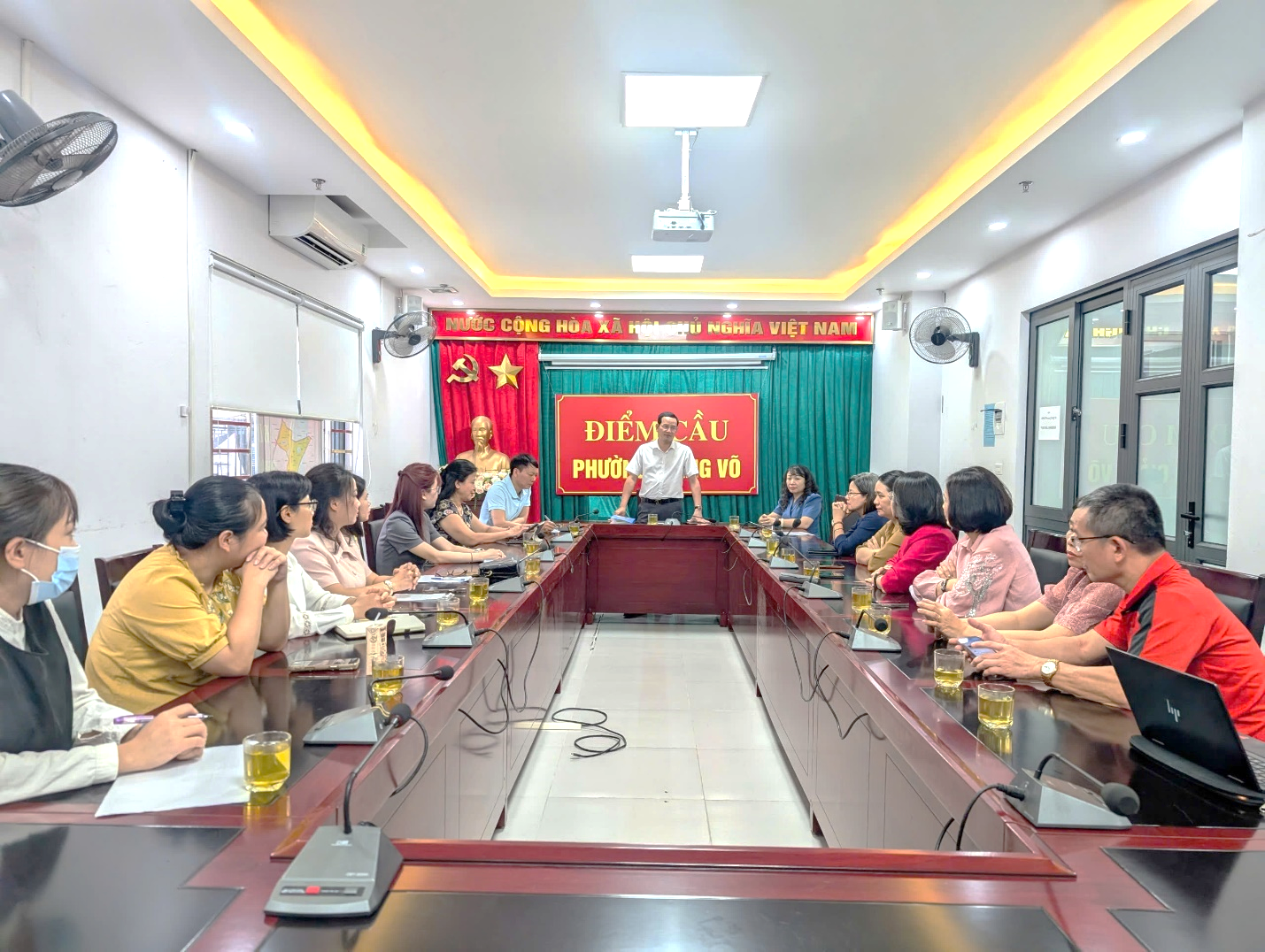 PHƯỜNG GIẢNG VÕ: GẶP MẶT, ĐỘNG VIÊN KHÍCH LỆ 06 GIÁO VIÊN TIÊU BIỂU DỰ THI GIÁO VIÊN DẠY GIỎI THCS CẤP THÀNH PHỐ NĂM HỌC 2025-2026- Ảnh 1.